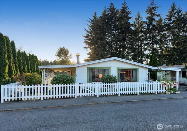 Photo 3 of Manufactured home for sale at 2500 S 370th Street #101, Federal Way, WA 98003 | MLS# NWM2586264 | Listing updated on 2026-09-25