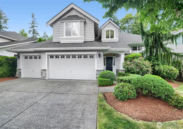 Photo 3 of Single family home for sale at 916 275th Place Se, Sammamish, WA 98075 | MLS# NWM2586268 | Listing updated on 2026-09-26