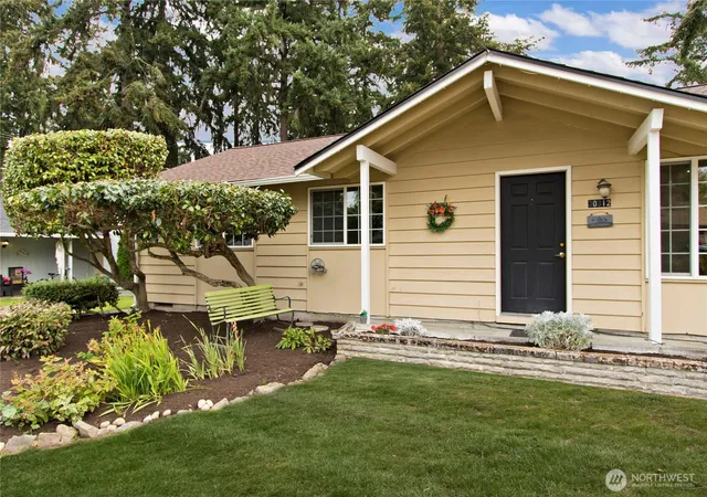 Photo 2 of Single family home for sale at 30312 7th Avenue Sw, Federal Way, WA 98023 | MLS# NWM2586281 | Listing updated on 2026-09-25