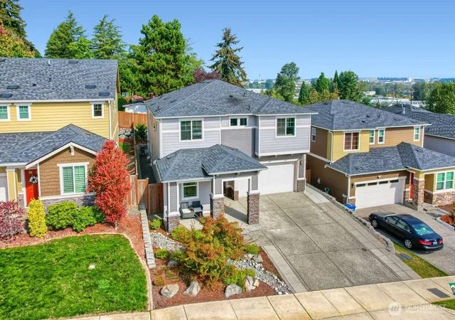 Photo 3 of Single family home for sale at 1030 S 195th Place, Des Moines, WA 98148 | MLS# NWM2586283 | Listing updated on 2026-09-29