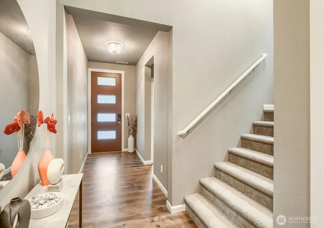 Photo 3 of Single family home for sale at 1030 S 195th Place, Des Moines, WA 98148 | MLS# NWM2586283 | Listing updated on 2026-09-29