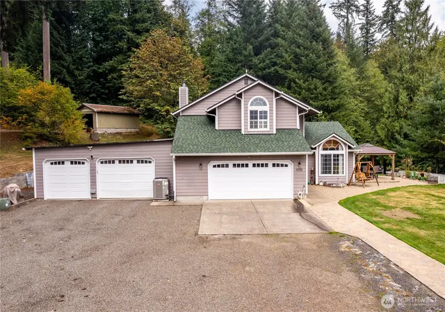 Photo 1 of Single family home for sale at 809 Melton Rd, Castle Rock, WA 98611 | MLS# NWM2586288 | Listing updated on 2026-09-26