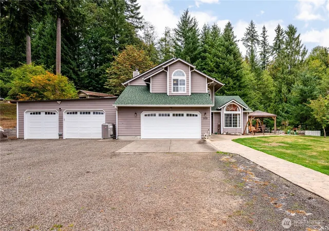 Photo 3 of Single family home for sale at 809 Melton Rd, Castle Rock, WA 98611 | MLS# NWM2586288 | Listing updated on 2026-09-26