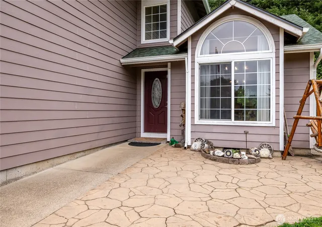 Photo 3 of Single family home for sale at 809 Melton Rd, Castle Rock, WA 98611 | MLS# NWM2586288 | Listing updated on 2026-09-26