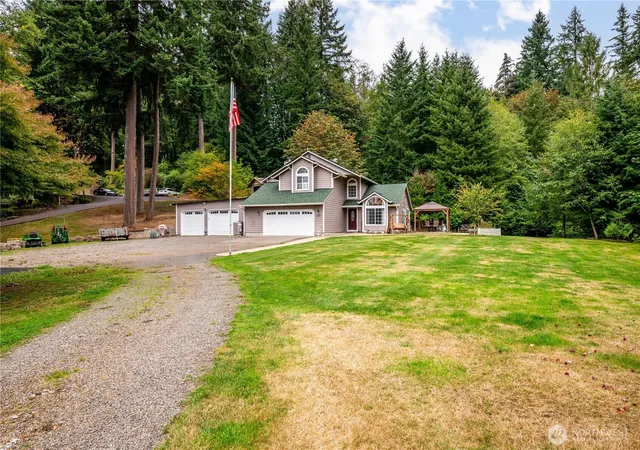Photo 4 of Single family home for sale at 809 Melton Rd, Castle Rock, WA 98611 | MLS# NWM2586288 | Listing updated on 2026-09-26