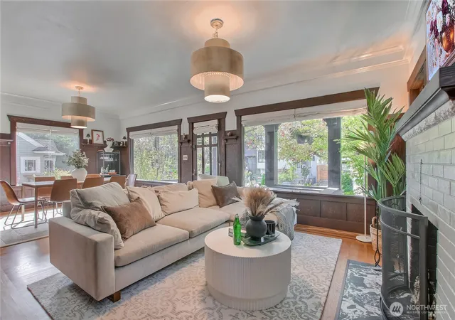 Photo 3 of Single family home for sale at 4006 Corliss Ave N, Seattle, WA 98103 | MLS# NWM2586296 | Listing updated on 2026-09-30