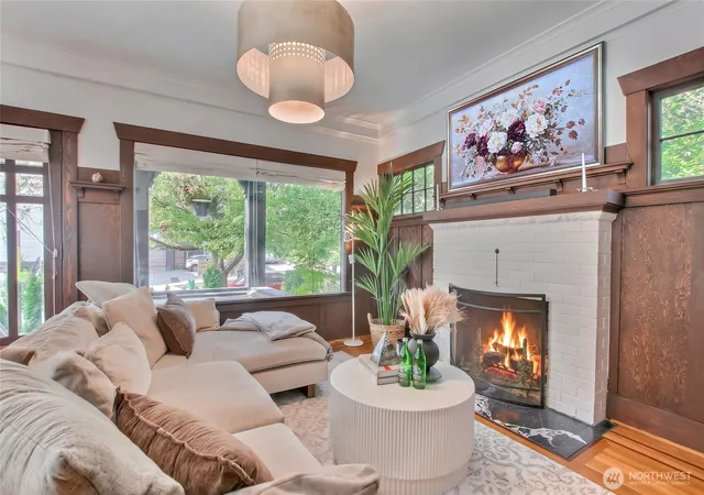Photo 3 of Single family home for sale at 4006 Corliss Ave N, Seattle, WA 98103 | MLS# NWM2586296 | Listing updated on 2026-09-30