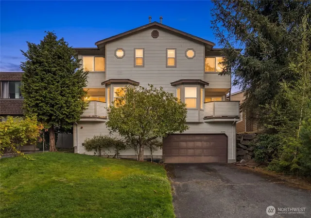 Condo for sale at 4323 Hoyt Ave #3, Everett, WA 98203 | MLS# NWM2586308
