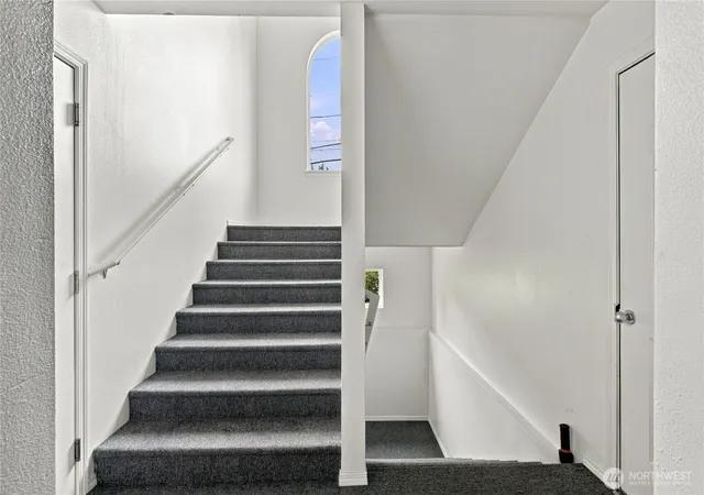 Photo 4 of Condo for sale at 4323 Hoyt Ave #3, Everett, WA 98203 | MLS# NWM2586308 | Listing updated on 2026-10-16
