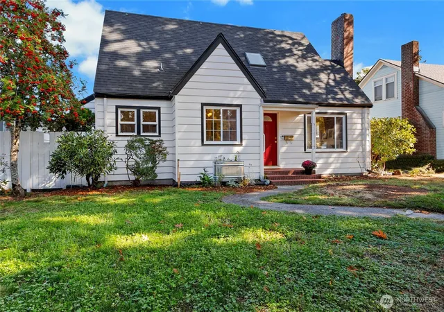 Photo 2 of Single family home for sale at 228 Rogers St Nw, Olympia, WA 98502 | MLS# NWM2586316 | Listing updated on 2026-09-24