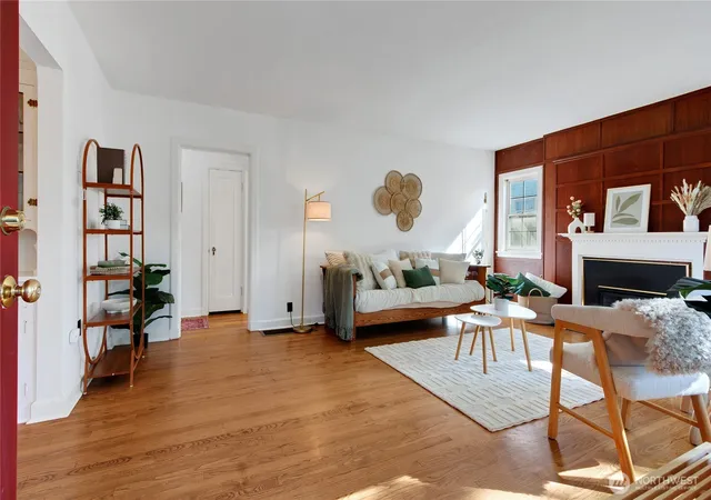 Photo 3 of Single family home for sale at 228 Rogers St Nw, Olympia, WA 98502 | MLS# NWM2586316 | Listing updated on 2026-09-24
