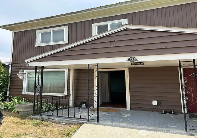 Photo 2 of Multi family home for sale at 129 W Whitman, Leavenworth, WA 98826 | MLS# NWM2586318 | Listing updated on 2026-10-13