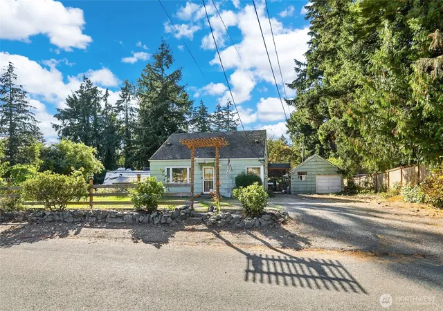 Photo 3 of Sale Pending at 10024 Patterson St S, Tacoma, WA 98444 | MLS# NWM2586320 | Listing updated on 2026-09-27
