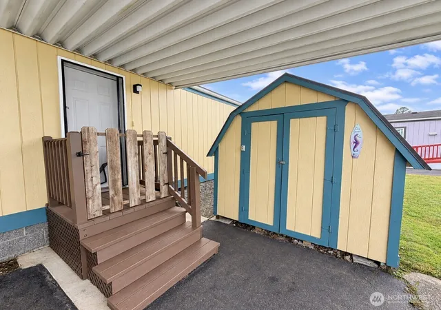 Photo 3 of Manufactured home for sale at 6505 Fawn Ln #9, Long Beach, WA 98631 | MLS# NWM2586326 | Listing updated on 2026-09-28