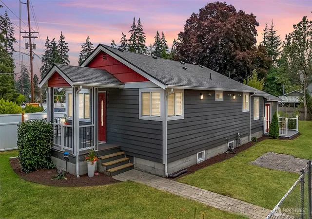 Photo 4 of Single family home for sale at 9810 119th Street SW, Lakewood, WA 98498 | MLS# NWM2586336 | Listing updated on 2026-09-27