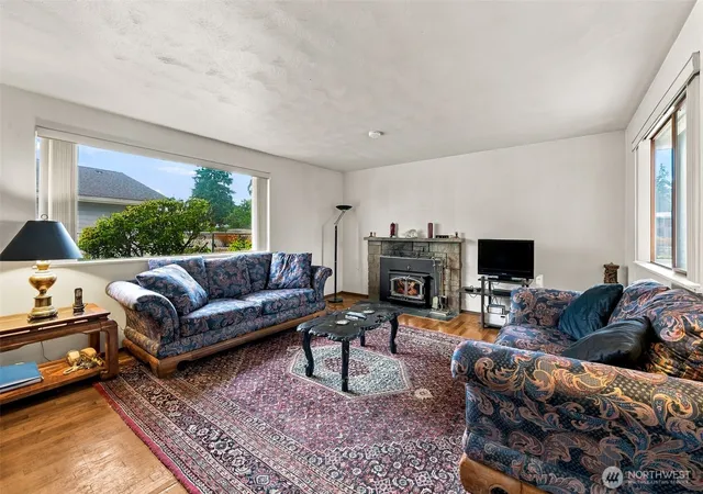 Photo 3 of Single family home for sale at 8914 Hipkins Rd Sw, Lakewood, WA 98498 | MLS# NWM2586337 | Listing updated on 2026-09-30