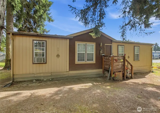 Photo 3 of Manufactured home for sale at 9207 221st Street E #33, Graham, WA 98338 | MLS# NWM2586341 | Listing updated on 2026-09-29