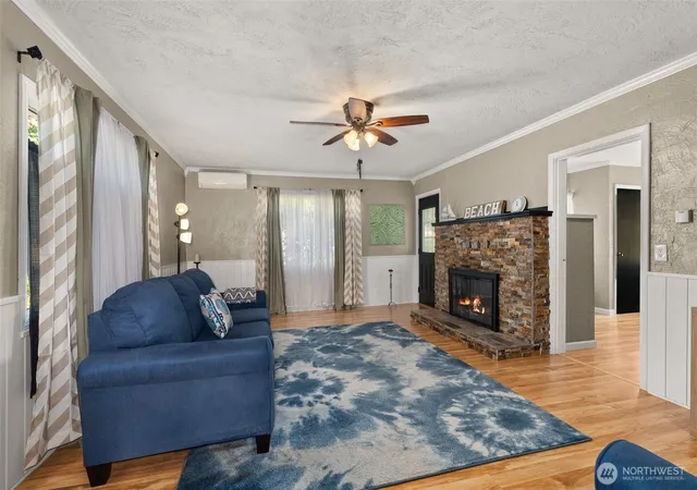 Photo 4 of Single family home for sale at 1212 Riddell St, Raymond, WA 98577 | MLS# NWM2586352 | Listing updated on 2026-09-24
