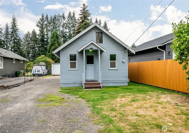 Photo 2 of Single family home for sale at 3057 Pennsylvania St, Longview, WA 98632 | MLS# NWM2586353 | Listing updated on 2026-09-24