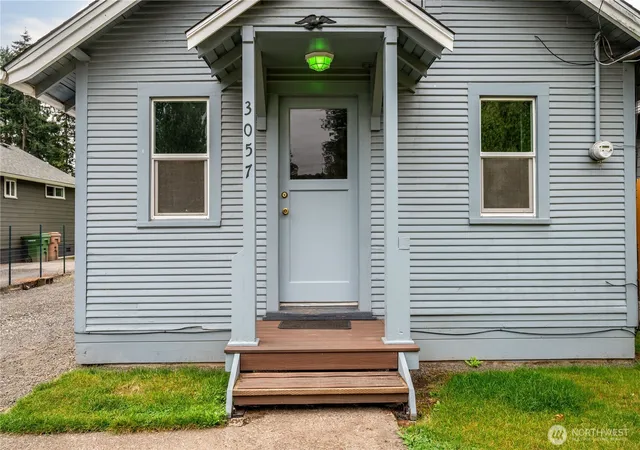 Photo 3 of Single family home for sale at 3057 Pennsylvania St, Longview, WA 98632 | MLS# NWM2586353 | Listing updated on 2026-09-24
