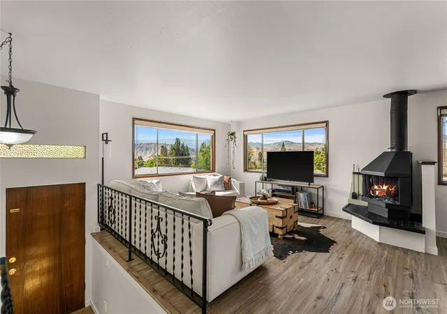 Photo 3 of Single family home for sale at 1711 7th Street NE, East Wenatchee, WA 98802 | MLS# NWM2586354 | Listing updated on 2026-10-01