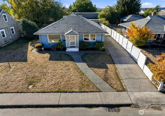 Photo 3 of Single family home for sale at 622 S Macarthur St, Tacoma, WA 98465 | MLS# NWM2586361 | Listing updated on 2026-10-01