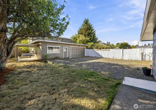 Photo 3 of Single family home for sale at 622 S Macarthur St, Tacoma, WA 98465 | MLS# NWM2586361 | Listing updated on 2026-10-01