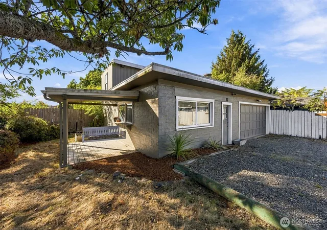 Photo 4 of Single family home for sale at 622 S Macarthur St, Tacoma, WA 98465 | MLS# NWM2586361 | Listing updated on 2026-10-01