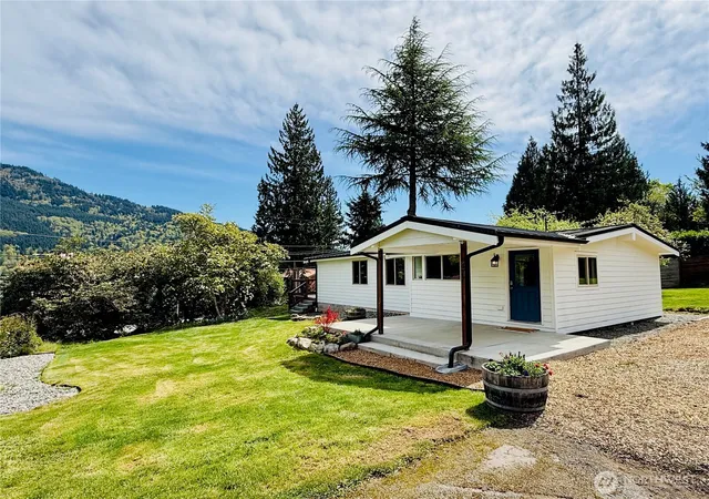 Photo 1 of Single family home for sale at 477 W Lake Samish Dr, Bellingham, WA 98229 | MLS# NWM2586364 | Listing updated on 2026-09-24