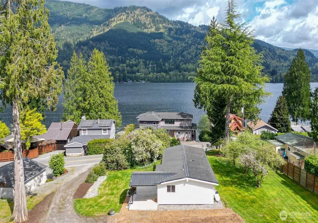 Photo 2 of Single family home for sale at 477 W Lake Samish Dr, Bellingham, WA 98229 | MLS# NWM2586364 | Listing updated on 2026-09-24