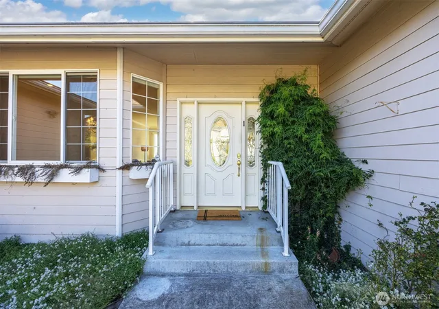 Photo 1 of Single family home for sale at 1702 Tartan Pl, Anacortes, WA 98221 | MLS# NWM2586365 | Listing updated on 2026-09-25