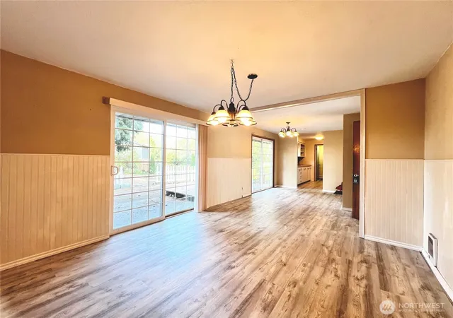 Photo 3 of Sale Pending at 1321 Rancho Pl, Everett, WA 98204 | MLS# NWM2586366 | Listing updated on 2026-10-02