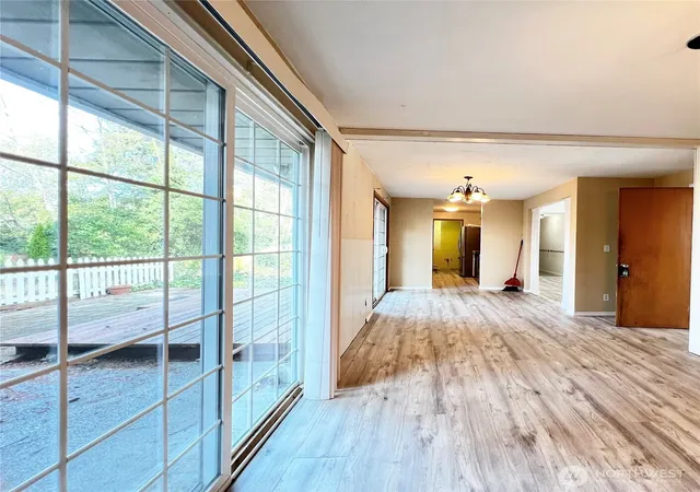 Photo 4 of Sale Pending at 1321 Rancho Pl, Everett, WA 98204 | MLS# NWM2586366 | Listing updated on 2026-10-02