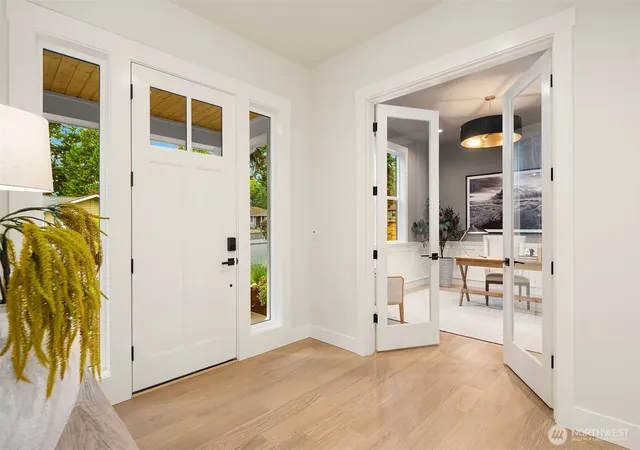 Photo 4 of Single family home for sale at 816 165th Avenue NE, Bellevue, WA 98008 | MLS# NWM2586368 | Listing updated on 2026-09-30