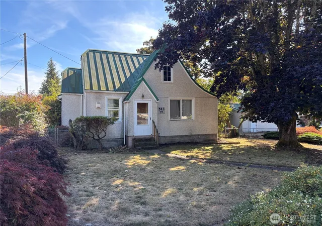Single family home for sale at 513 7th Street, Lynden, WA 98264 | MLS# NWM2586369