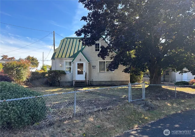 Photo 3 of Single family home for sale at 513 7th Street, Lynden, WA 98264 | MLS# NWM2586369 | Listing updated on 2026-09-24