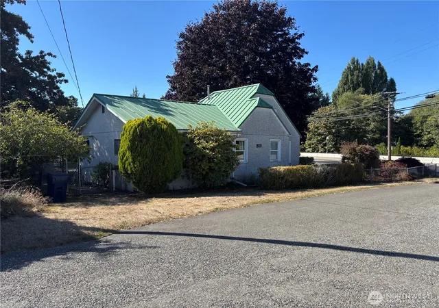 Photo 4 of Single family home for sale at 513 7th Street, Lynden, WA 98264 | MLS# NWM2586369 | Listing updated on 2026-09-24