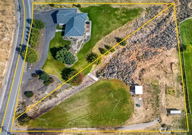 Photo 4 of Single family home for sale at 2350 10th Street NE, East Wenatchee, WA 98802 | MLS# NWM2586371 | Listing updated on 2026-09-30