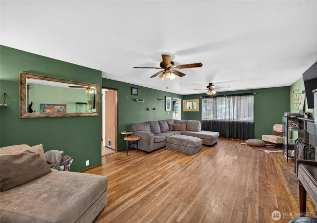 Photo 4 of Single family home for sale at 26523 Manchester Ave, Kent, WA 98032 | MLS# NWM2586391 | Listing updated on 2026-09-28