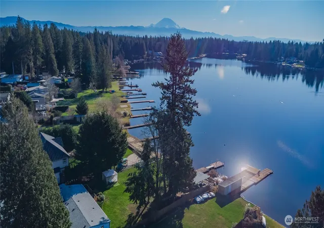 Photo 3 of Manufactured home for sale at 30961 E Lake Morton Dr Se, Kent, WA 98042 | MLS# NWM2586396 | Listing updated on 2026-09-25