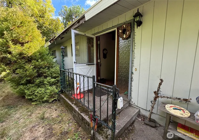 Photo 2 of Sale Pending at 4901 Ne 56th Avenue, Vancouver, WA 98661 | MLS# NWM2586402 | Listing updated on 2026-10-02