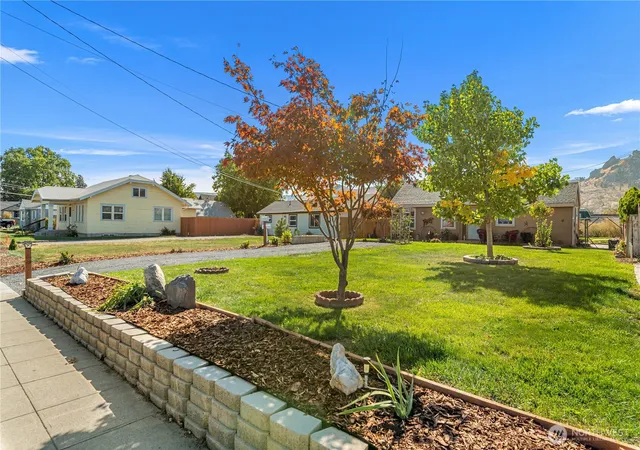 Single family home for sale at 96 Fuller St, Wenatchee, WA 98801 | MLS# NWM2586415