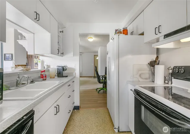 Photo 4 of Single family home for sale at 20911 78th Avenue W, Edmonds, WA 98026 | MLS# NWM2586421 | Listing updated on 2026-09-24