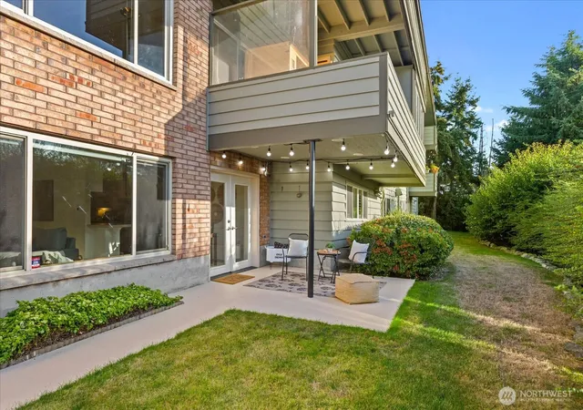 Photo 2 of Condo for sale at 220 Alder St #1, Edmonds, WA 98020 | MLS# NWM2586431 | Listing updated on 2026-10-02