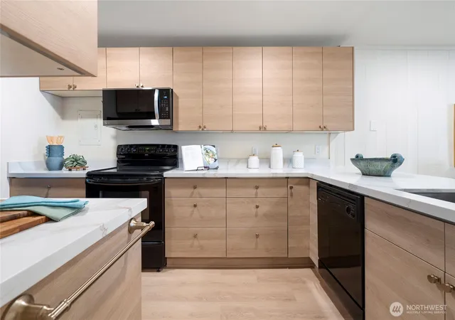 Photo 4 of Townhouse for sale at 6439 139th Avenue NE #19, Redmond, WA 98052 | MLS# NWM2586433 | Listing updated on 2026-09-25
