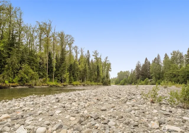 Photo 4 of Sale Pending at 31212 Mountain Loop Hwy, Granite Falls, WA 98252 | MLS# NWM2586438 | Listing updated on 2026-09-29
