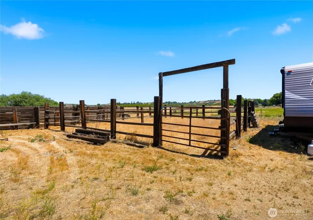 Photo 4 of Single family home for sale at 2841 Mapleway Rd, Yakima, WA 98908 | MLS# NWM2586444 | Listing updated on 2026-09-24