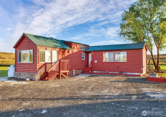 Photo 4 of Manufactured home for sale at 15661 Highway 262 E #378, Warden, WA 98857 | MLS# NWM2586450 | Listing updated on 2026-09-23