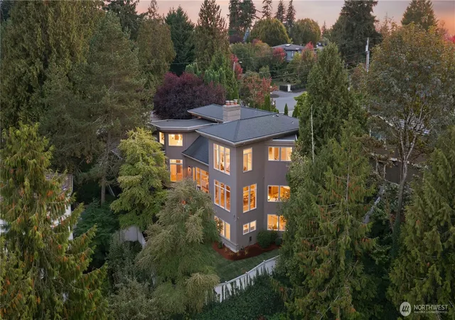 Photo 1 of Sale Pending at 9506 Ne Points Dr, Kirkland, WA 98033 | MLS# NWM2586473 | Listing updated on 2026-10-01