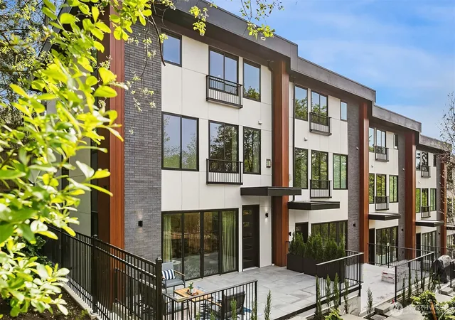 Photo 1 of Townhouse for sale at 298 118th Avenue Se, Bellevue, WA 98005 | MLS# NWM2586481 | Listing updated on 2026-10-02